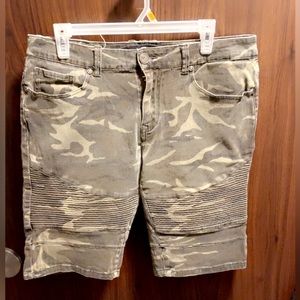 32 - Camo Shorts